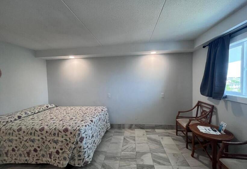 디럭스 스위트 킹 침대, Admiral Resort Motel
