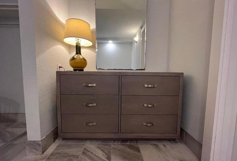 סוויטה משפחתית, Admiral Resort Motel