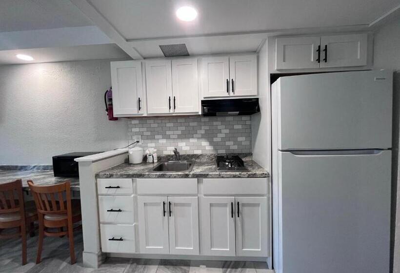 סוויטה משפחתית, Admiral Resort Motel