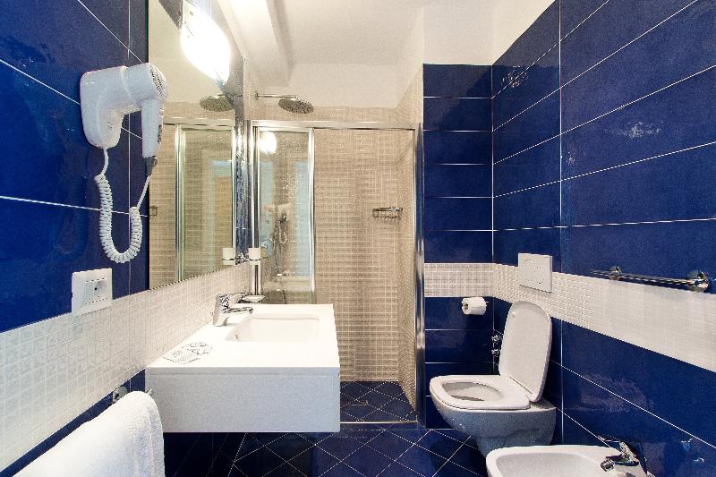 اتاق استاندارد سه نفره, El Hana International