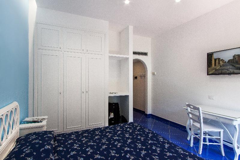 اتاق استاندارد سه نفره, El Hana International