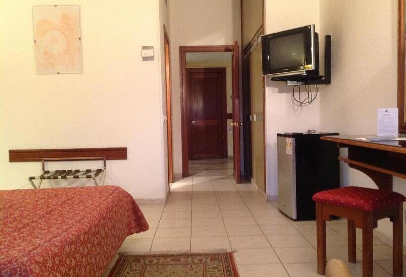 اتاق استاندارد سه نفره, El Hana International