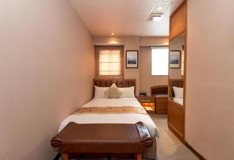 エクゼクティブルーム, First