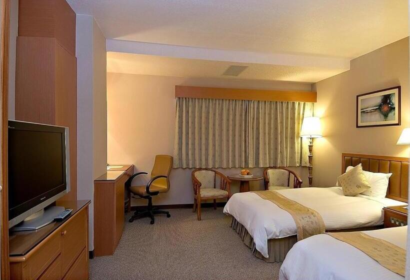 デラックスルーム, First