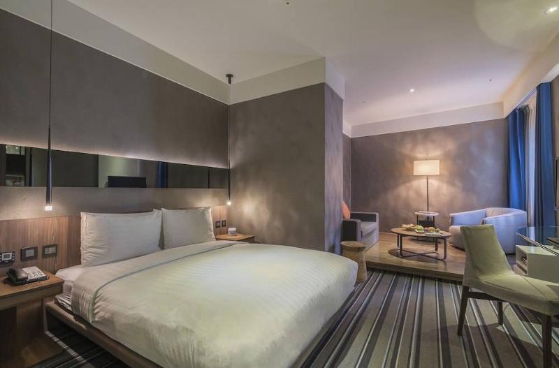 エクゼクティブルーム, First