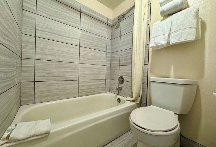 带2个双人床的标准工作室, Hardin Lodge