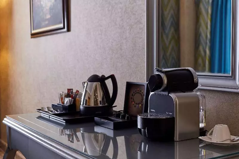 اتاق اجرایی با تخت بزرگ, Hilton Alexandria Corniche
