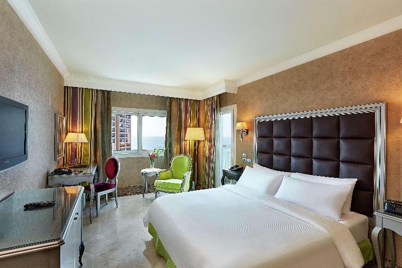 غرفة قياسية إطلالة جانبية علي البحر, Hilton Alexandria Corniche