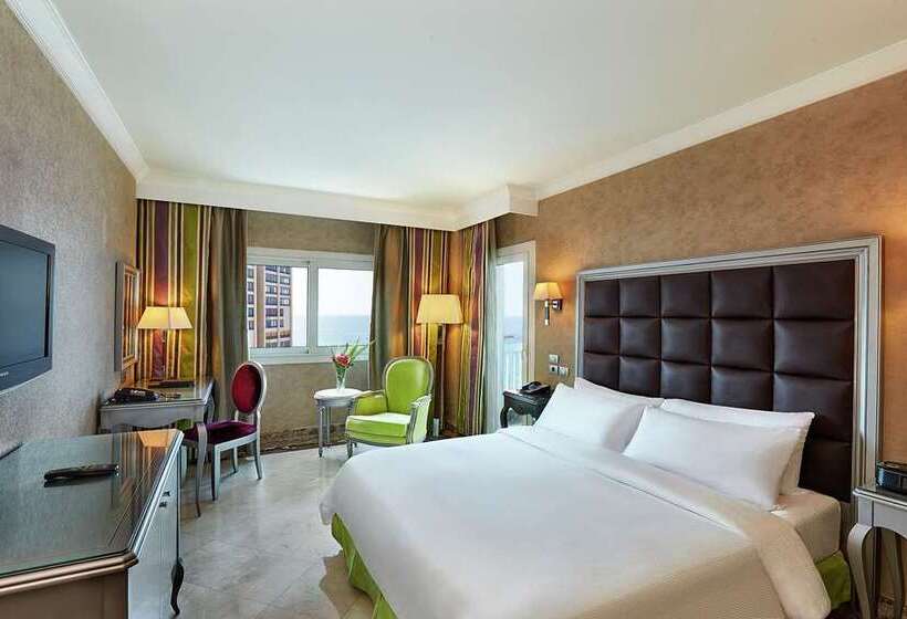 غرفة قياسية سرير كينج, Hilton Alexandria Corniche