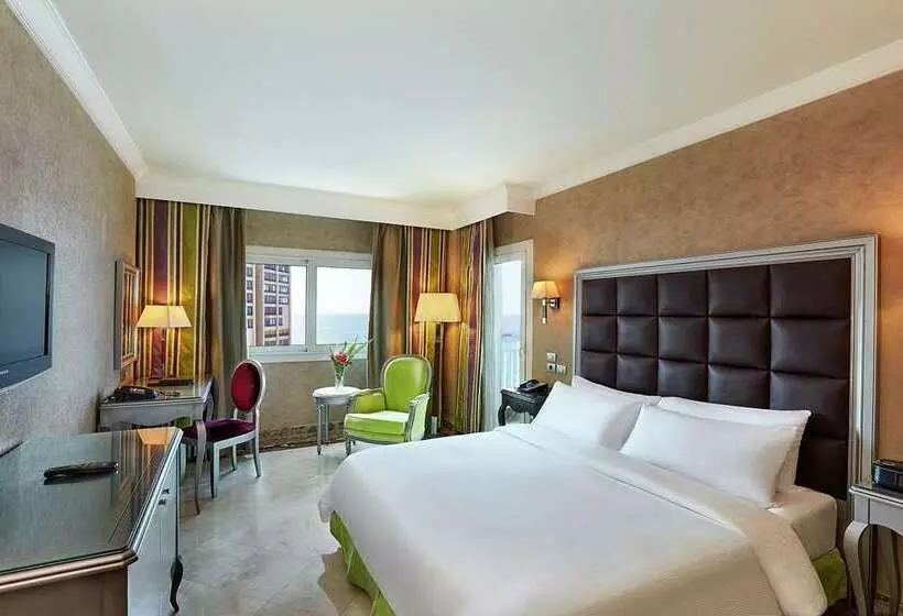اتاق استاندارد با تخت بزرگ, Hilton Alexandria Corniche