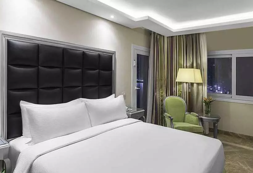 اتاق استاندارد با تخت بزرگ, Hilton Alexandria Corniche