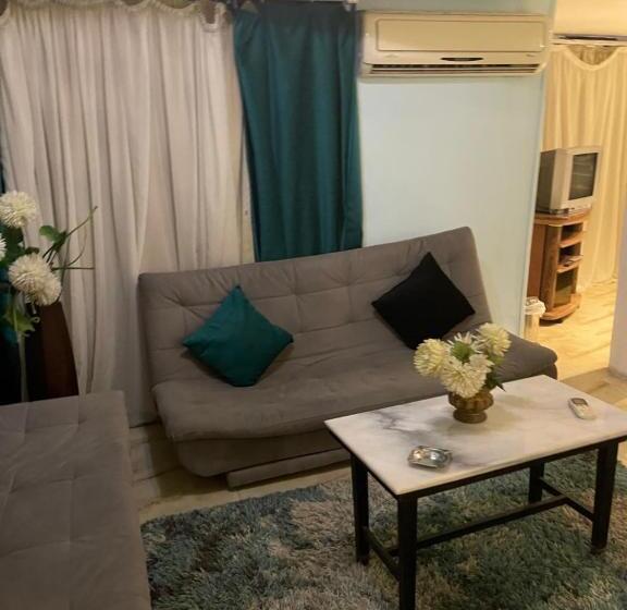 سوییت اجرایی, Indiana