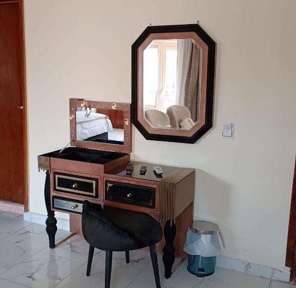 سوییت اجرایی, Indiana