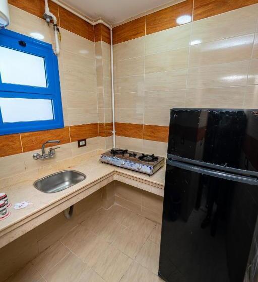 اتاق خانوادگی, Noras Beach