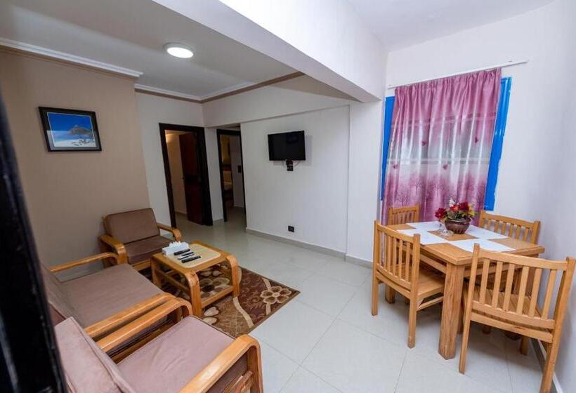 اتاق خانوادگی, Noras Beach