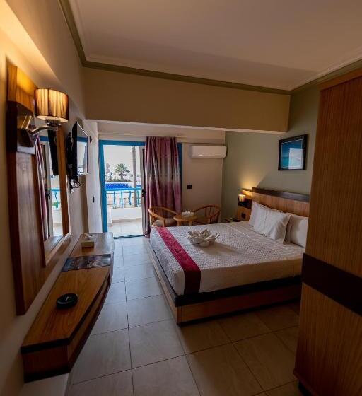 اتاق خانوادگی, Noras Beach