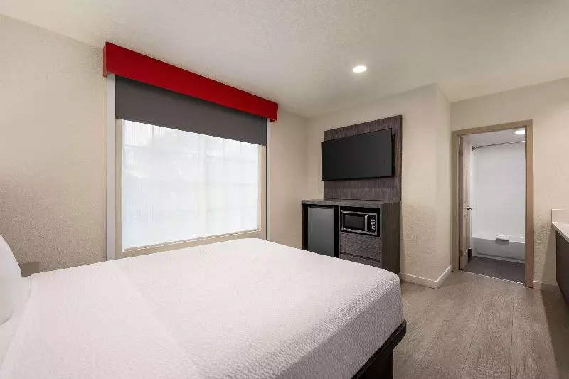 ２ベッドスイートルーム, Ramada By Wyndham Anaheim Convention Center