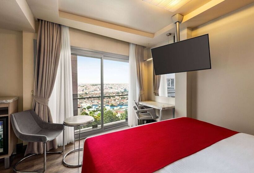 اتاق لوکس با وان آب گرم, Ramada By Wyndham Istanbul Pera