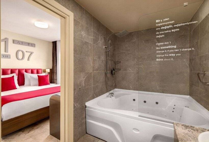 バスタブ付きデラックスルーム, Ramada By Wyndham Istanbul Pera