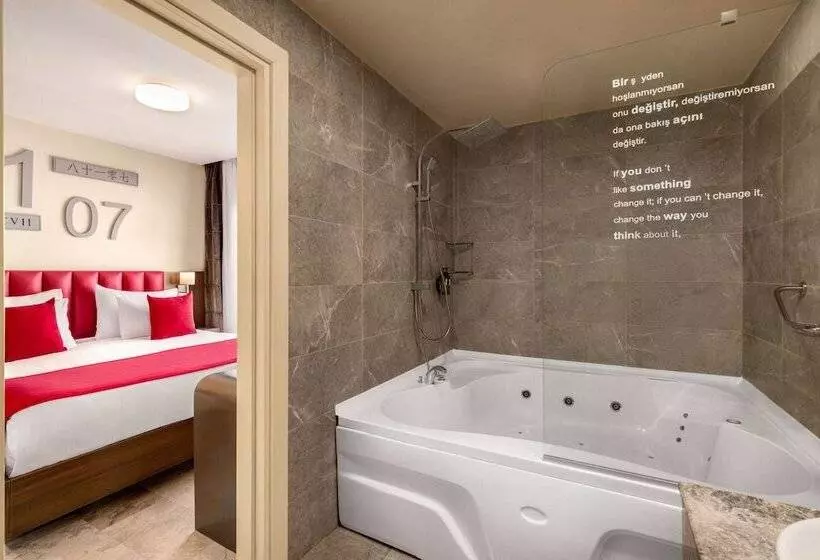 バスタブ付きデラックスルーム, Ramada By Wyndham Istanbul Pera