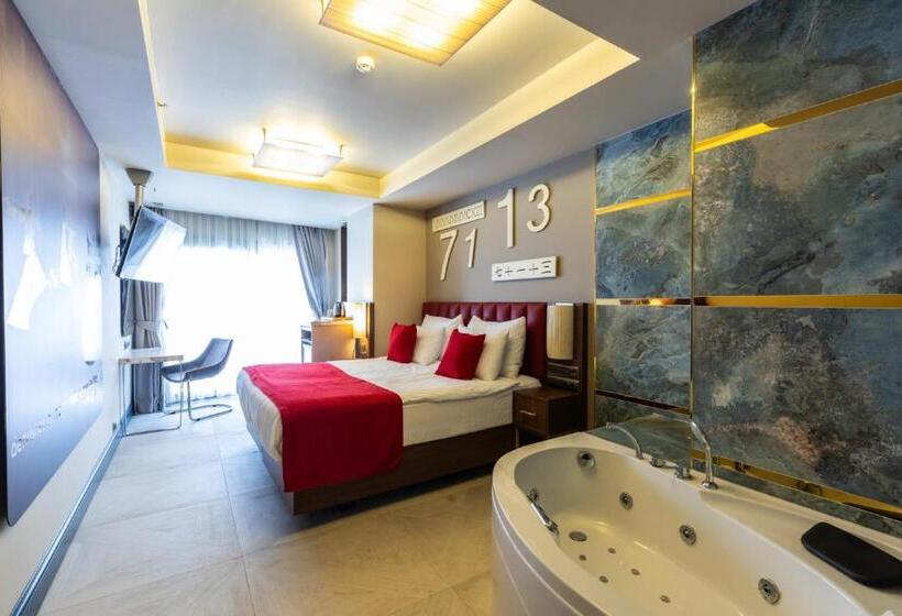 اتاق لوکس با وان آب گرم, Ramada By Wyndham Istanbul Pera