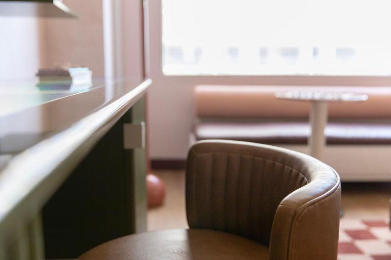 스탠다드 룸 킹사이즈 침대, Downright Austin, A Renaissance