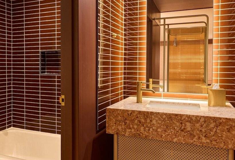 스탠다드 룸 더블 침대 2개, Downright Austin, A Renaissance