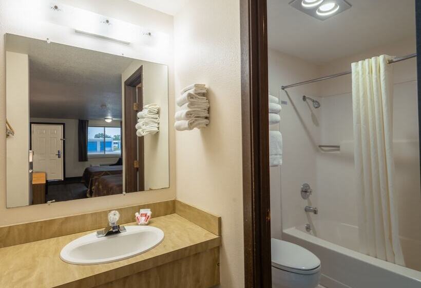 带2个双人床的标准工作室, Hardin Lodge