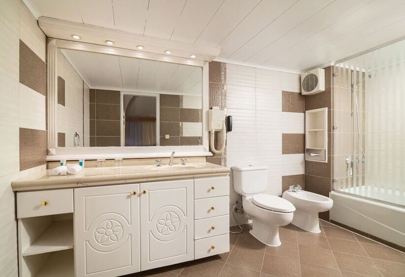 سوییت خانوادگی, Pyramids Resort by Jaz