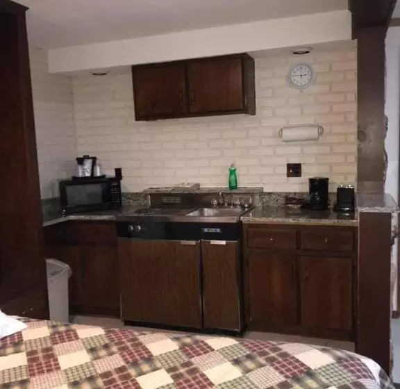 Suite with lake view, Centerstone Resort Lake Aire