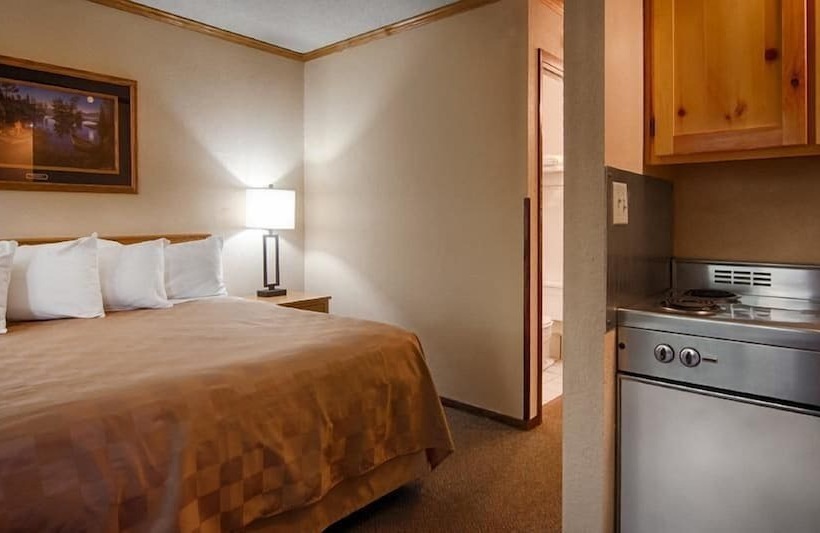 Suite with lake view, Centerstone Resort Lake Aire