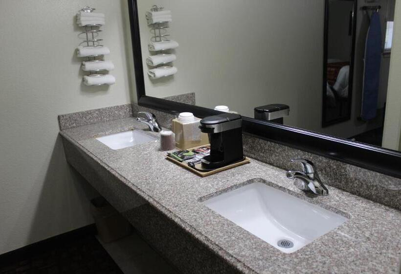 غرفة قياسية ثلاثية, Copa Motel