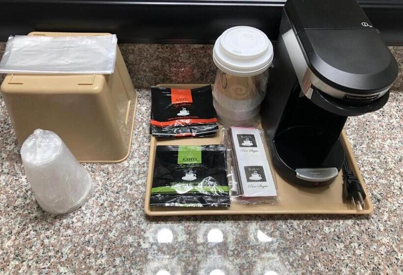 غرفة قياسية ثلاثية, Copa Motel