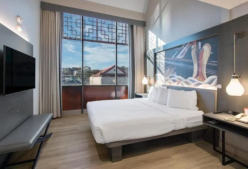 سوئیت برای معلولان, Aiden Los Angeles Downtown Dragon Gate Inn