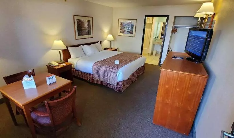 キングサイズベッドのスタンダードルーム, Baymont By Wyndham Seattle/kirkland Wa