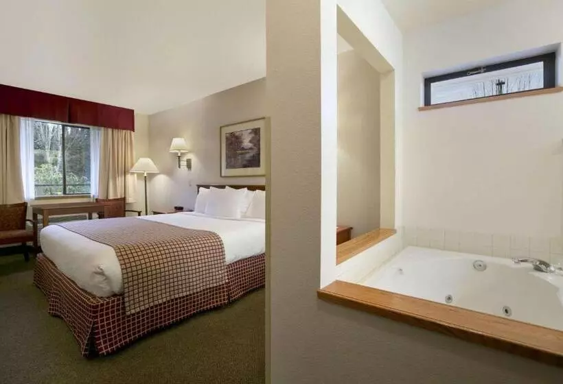 キングサイズベッドのデラックススイート, Baymont By Wyndham Seattle/kirkland Wa
