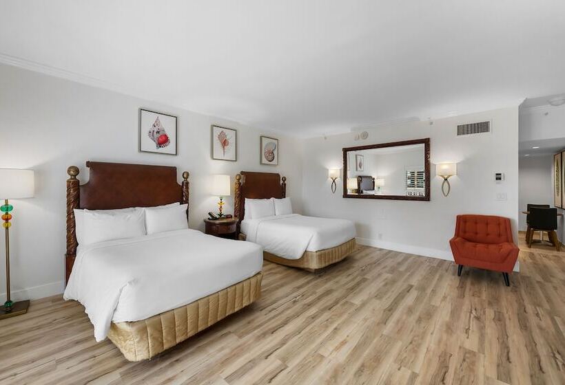 带2个双人床的标准工作室, Beachcomber Resort & Club