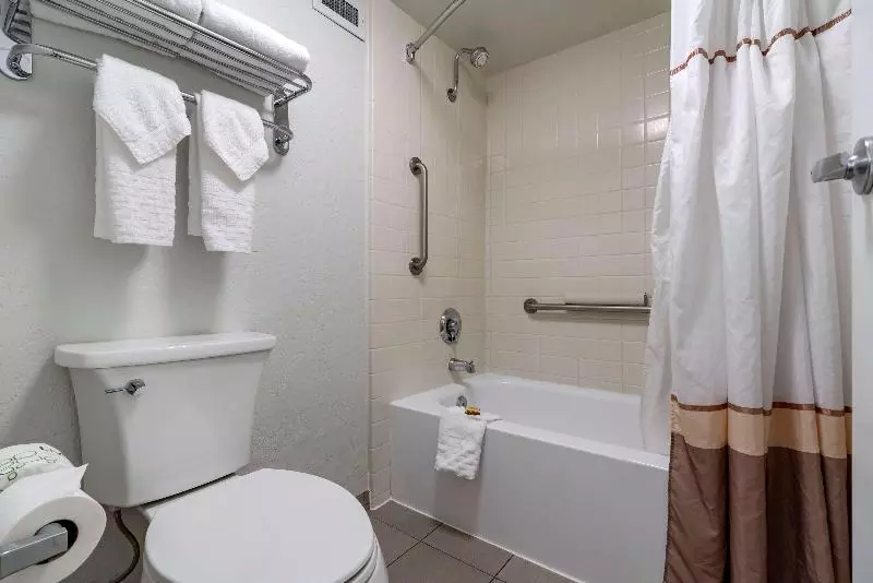 エクゼクティブルーム, Best Western Plus Hilltop Inn
