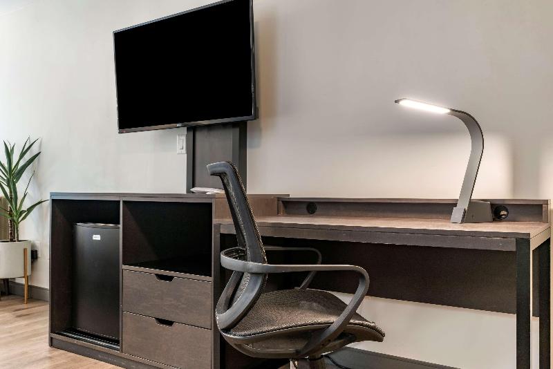 غرفة قياسية سرير كينج, Best Western Plus Hilltop Inn