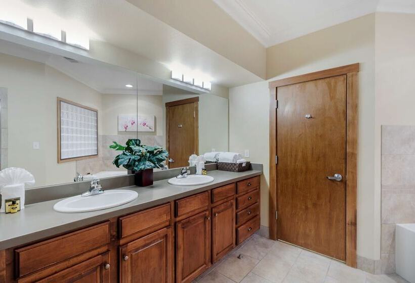 جناح مزود بجاكوزى, Best Western Plus Loveland Inn