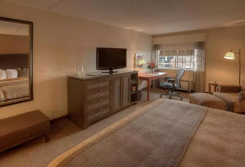 اتاق استاندارد با تخت بزرگ برای معلولان, Best Western Plus The Normandy Inn & Suites