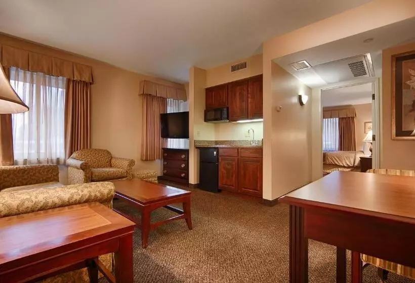 سوئیت با تخت بزرگ, Best Western Plus The Normandy Inn & Suites