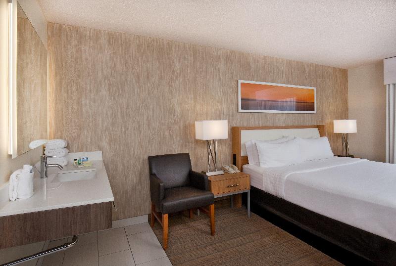اتاق استاندارد با تخت بزرگ, Holiday Inn Little Rock   Presidential Downtown, An Ihg