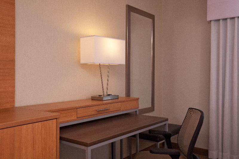 اتاق استاندارد با تخت بزرگ برای معلولان, Holiday Inn Little Rock   Presidential Downtown, An Ihg