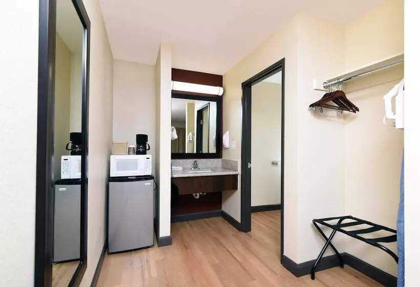 اتاق لوکس, Red Roof Inn Bakersfield