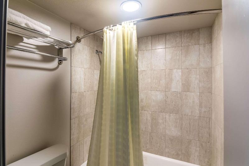 带大床的标准间, Rodeway Inn