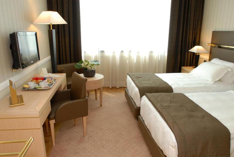 스탠다드 룸 킹사이즈 침대, Best Western Plus Carriage Inn