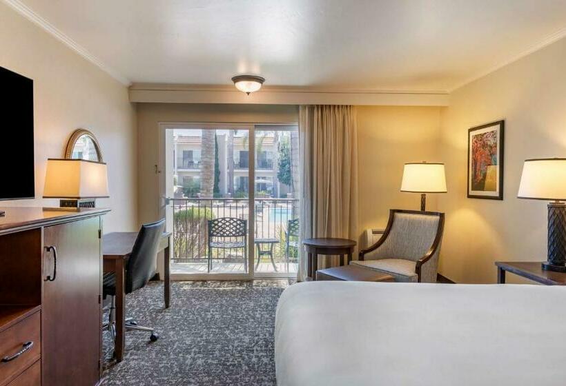 غرفة قياسية سرير كينج, Best Western Plus Royal Oak