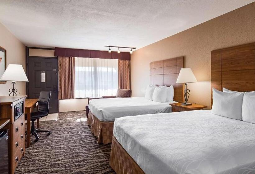 חדר סטנדרט נוף לבריכה, Best Western Plus Saddleback Inn And Conference Center