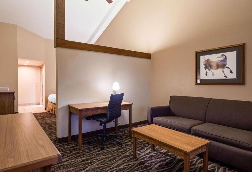 带大床的套房, Best Western Plus Saddleback Inn And Conference Center